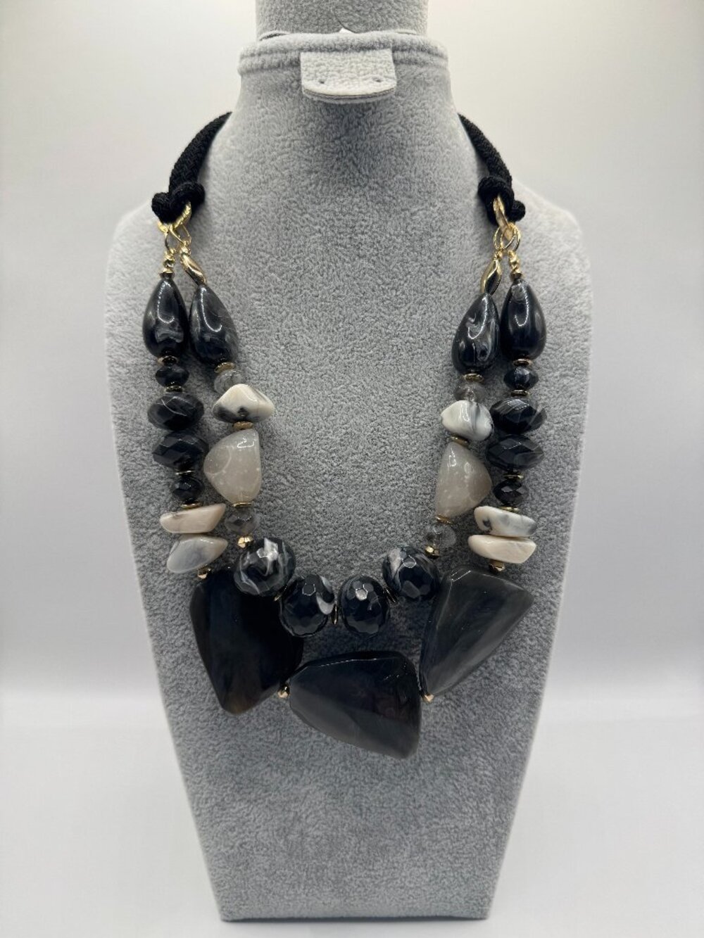 Chunky Beaded Statement Necklace Black Gray Cream Gold Tone 18 Inch Adjustable